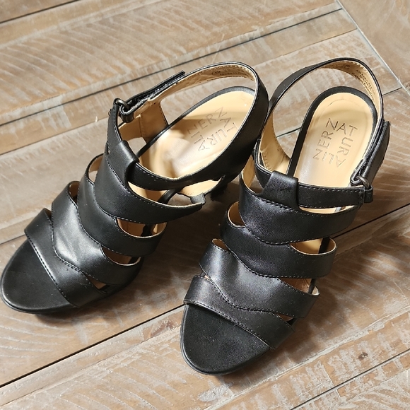 Naturalizer Elegant Black Leather Sandals - Picture 1 of 6